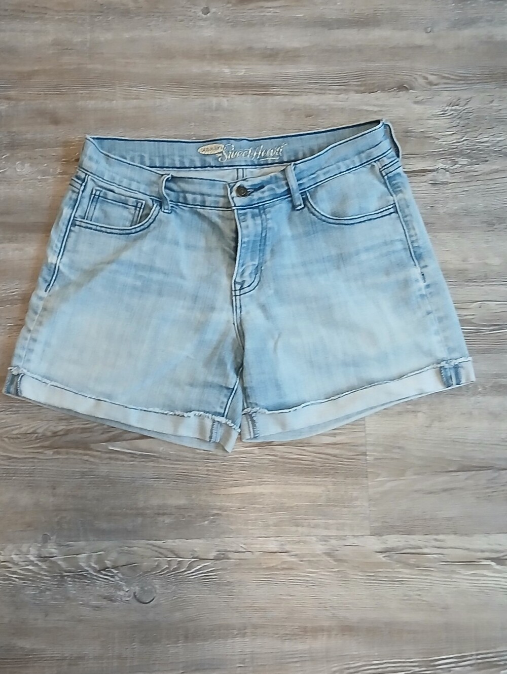 Worn Faded Old Navy The Sweetheart Rolled Cuff Hem Distressed Jean Shorts Size 4